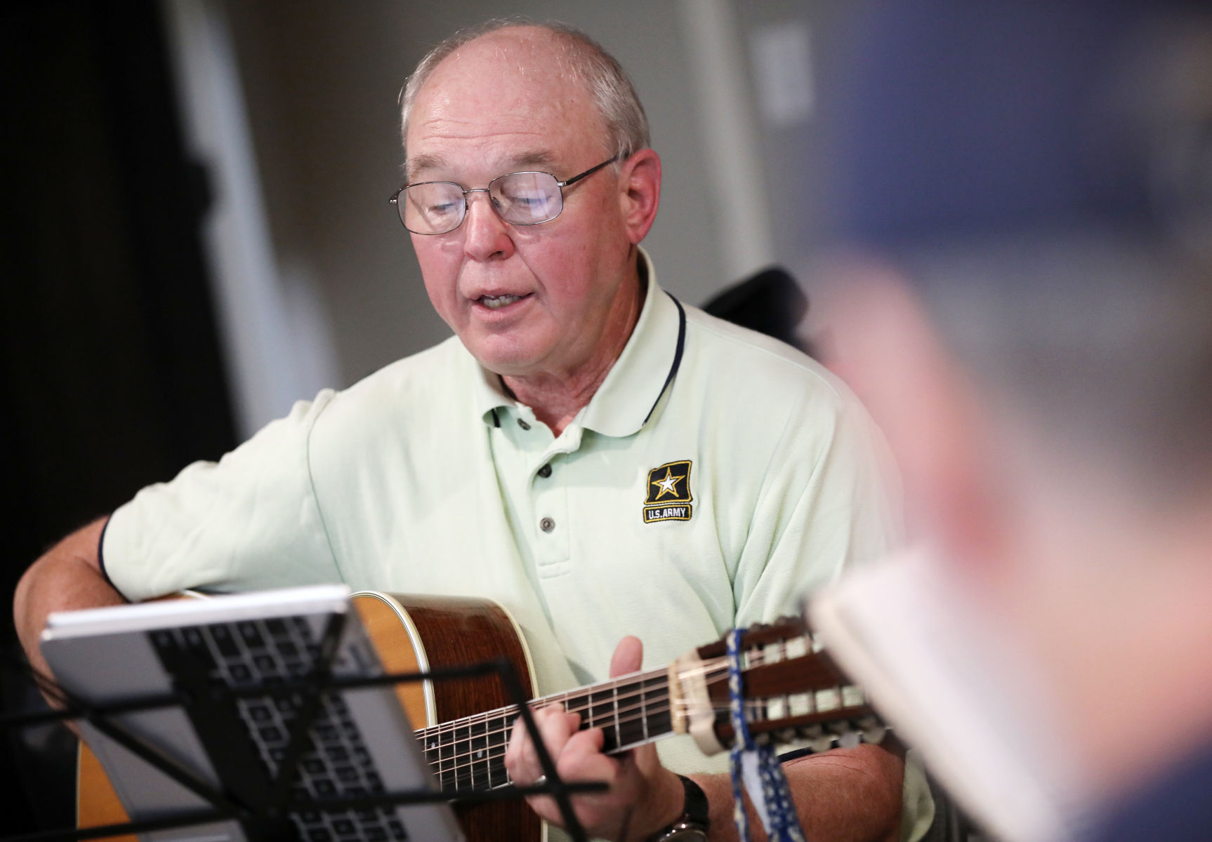 Neil O'Connor with Vets on Frets